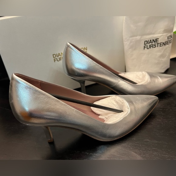 Diane Von Furstenberg Meina Silver Pumps - Picture 5 of 11